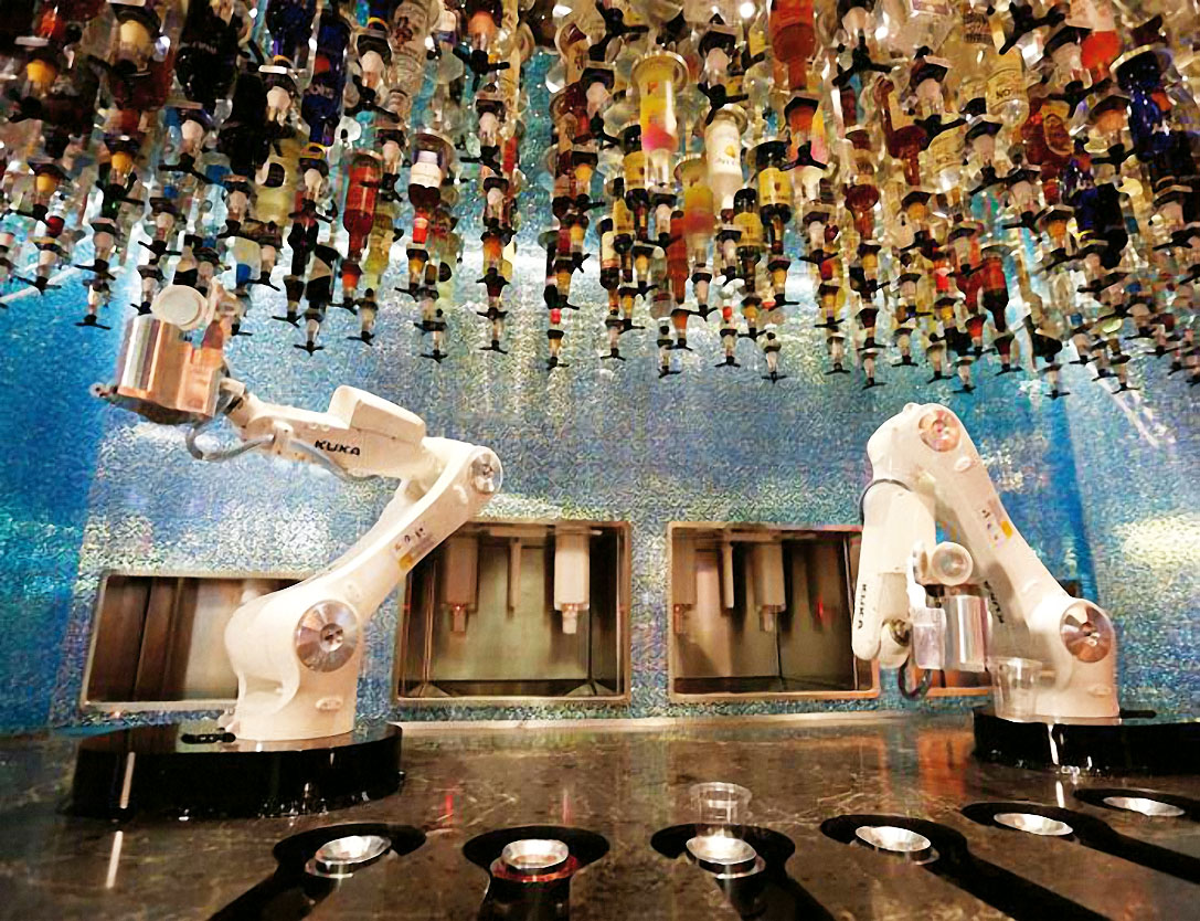 Бармены в Лас-Вегасе – самые настоящие роботы, и это главное развлечение в этом новом баре