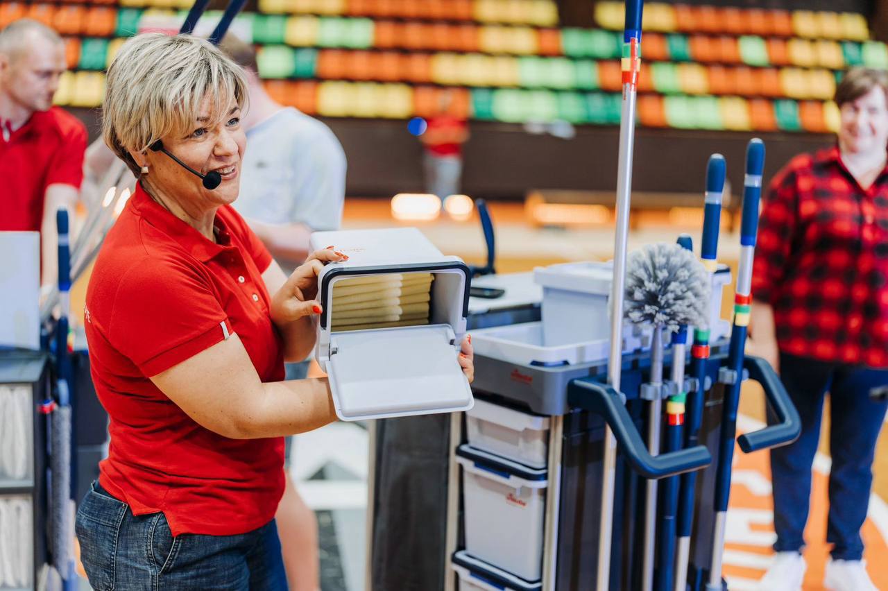 Клининговое шоу Vileda Professional объединяет клиентов и партнеров в разных регионах Клининговое шоу Vileda Professional объединяет клиентов и партнеров в разных регионах